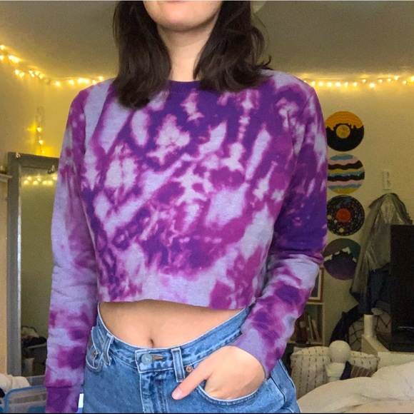 Gildan Tops - Hand dyed Gildan cropped sweatshirt